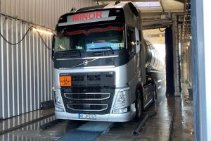 Spedition Minor Flüssigtransporte Chemietransporte LKW Waschanlage
