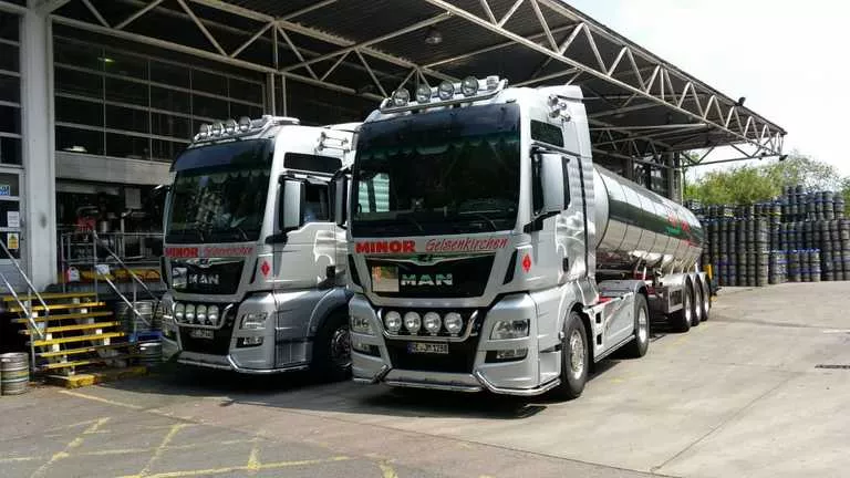 Biertransport-Tankzug der Spedition Minor GmbH auf dem Betriebsgelände in Gelsenkirchen